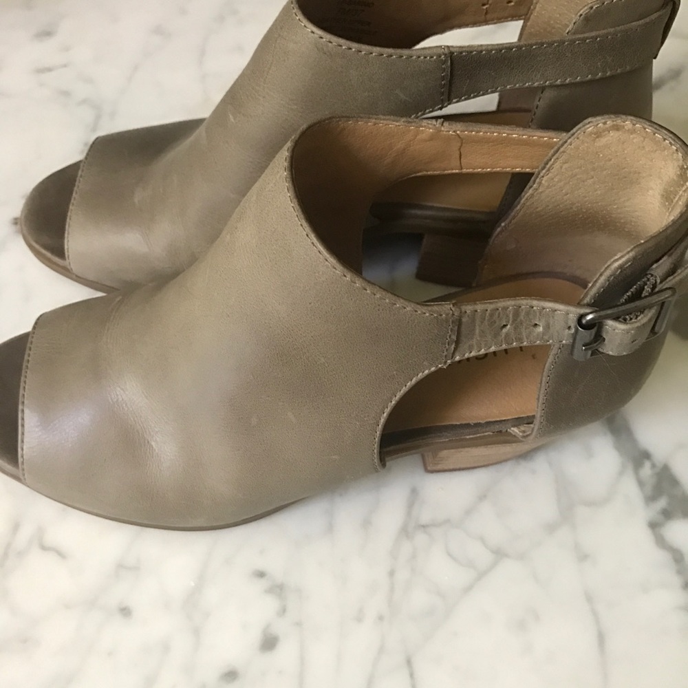 Lucky Brand 7 - Picture 2 of 5